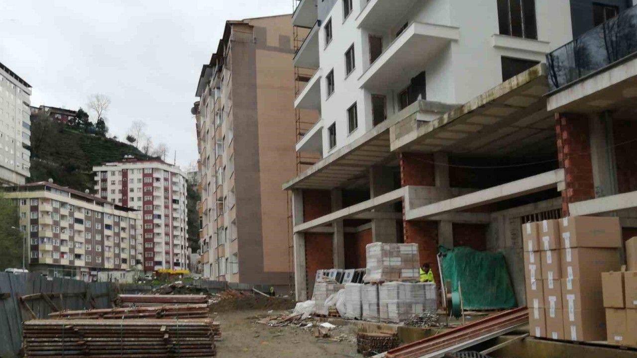 Rize’de inşaattan düşerek ağır yaralanan işçi hayatını kaybetti