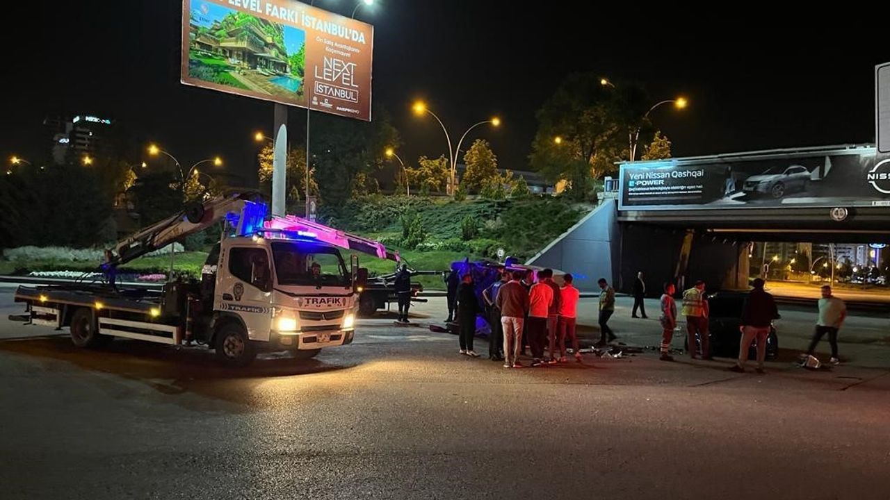 Ankara’da servis ile otomobil çarpıştı: 3 yaralı
