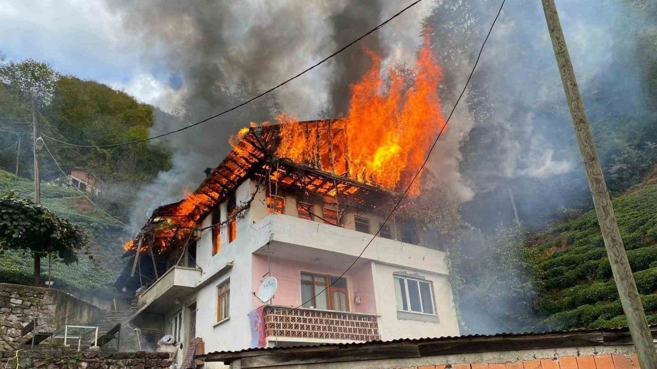 Trabzon’un Sürmene ilçesinde korkutan yangın