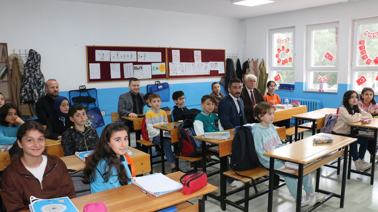Of Kaymakamı Demirer'den okul ziyareti!