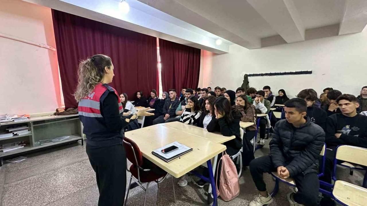 Jandarmadan öğrencilere siber farkındalık eğitimi