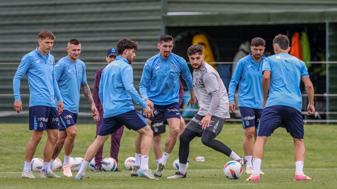 Trabzonspor, Antalya'ya genç futbolcularıyla gitti