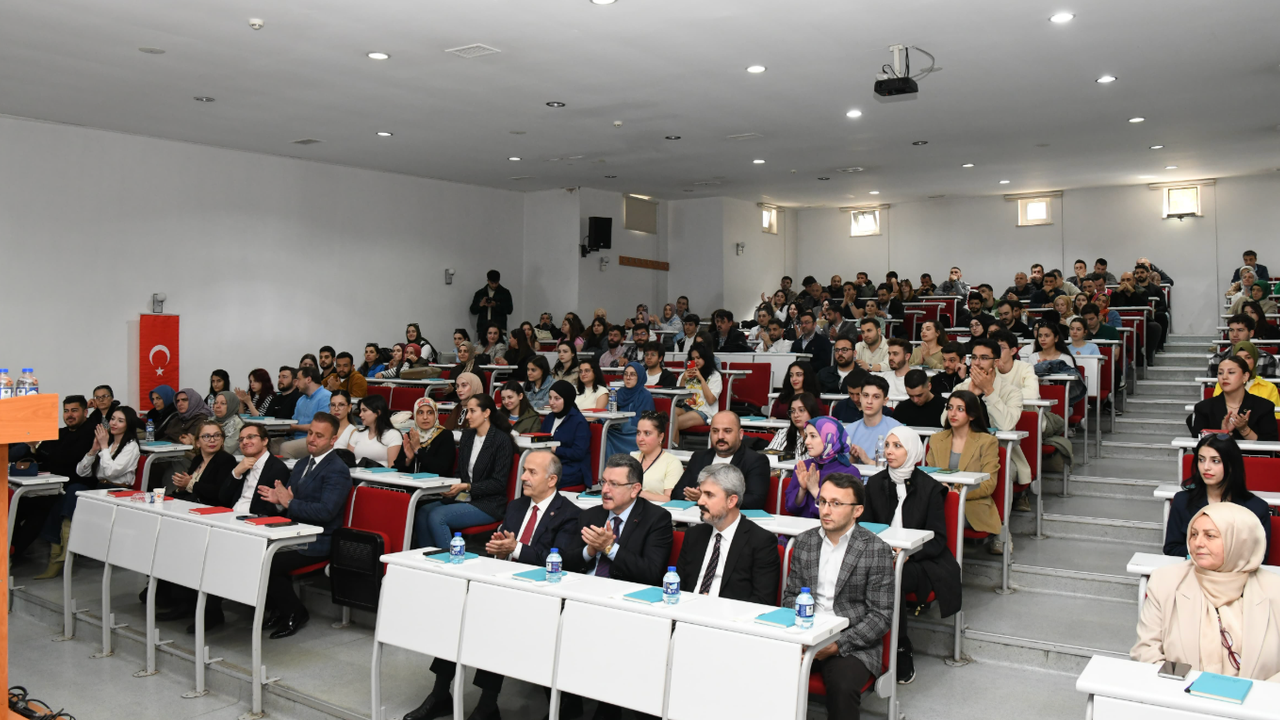 Başkan Genç: Kendinizi geleceğe donanımlı hazırlayın