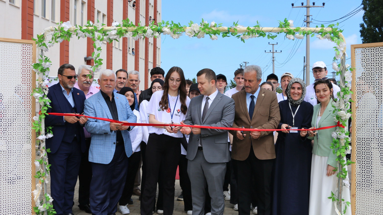 Of'ta TÜBİTAK 4006 Bilim Fuarı açıldı