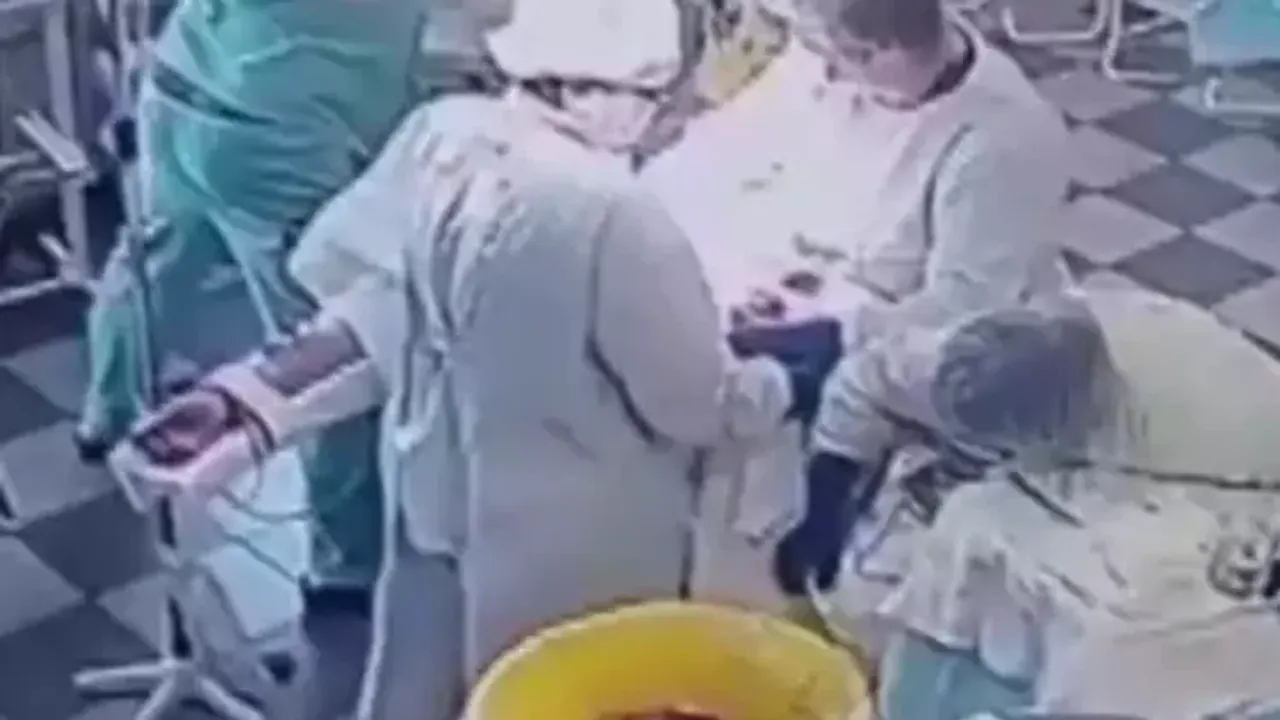 Rusya'da doktorlar 8.8'lik depreme ameliyatta yakalandı