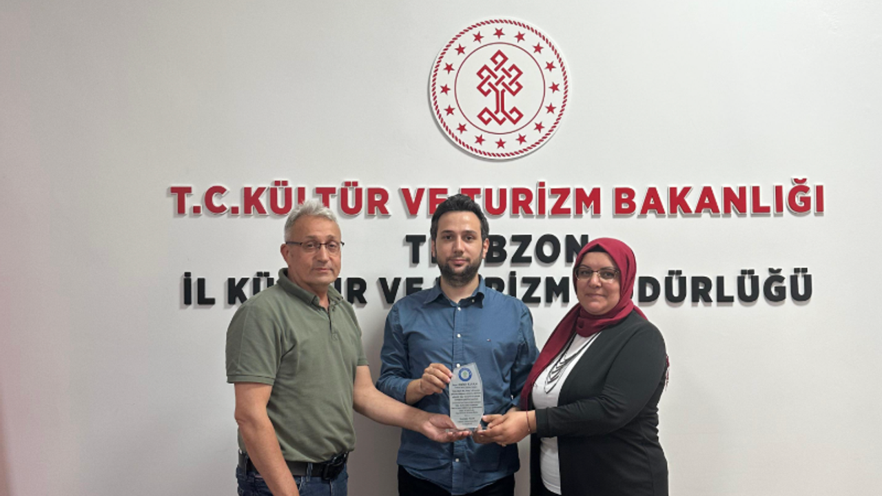 Trabzonlu sanatçı Mahir Elvan’a iki anlamlı plaket