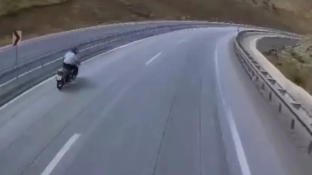 Erzincan’da yeni aldığı motosikletle ölüme gitti