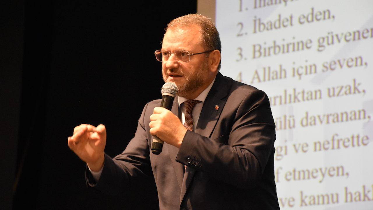 Trabzon'da Peygamberimiz ve Aile Ahlakı konulu konferans düzenlendi