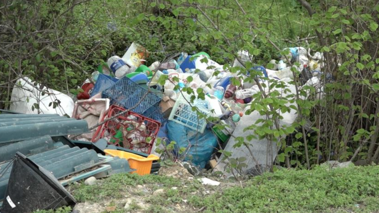 Rize'de vahşi çöp depolama sahası vatandaşları canından bezdirdi!