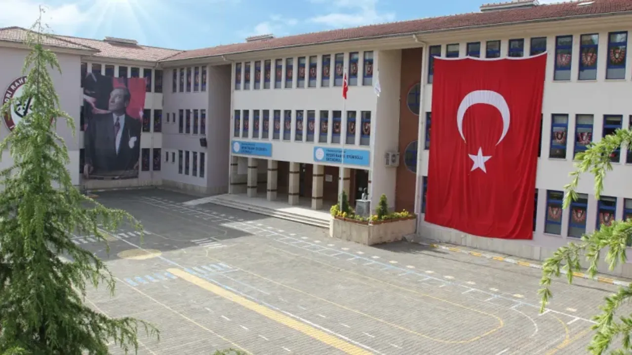 Bedri Rahmi Eyüboğlu Ortaokulu yenilgisiz Türkiye şampiyonu oldu!