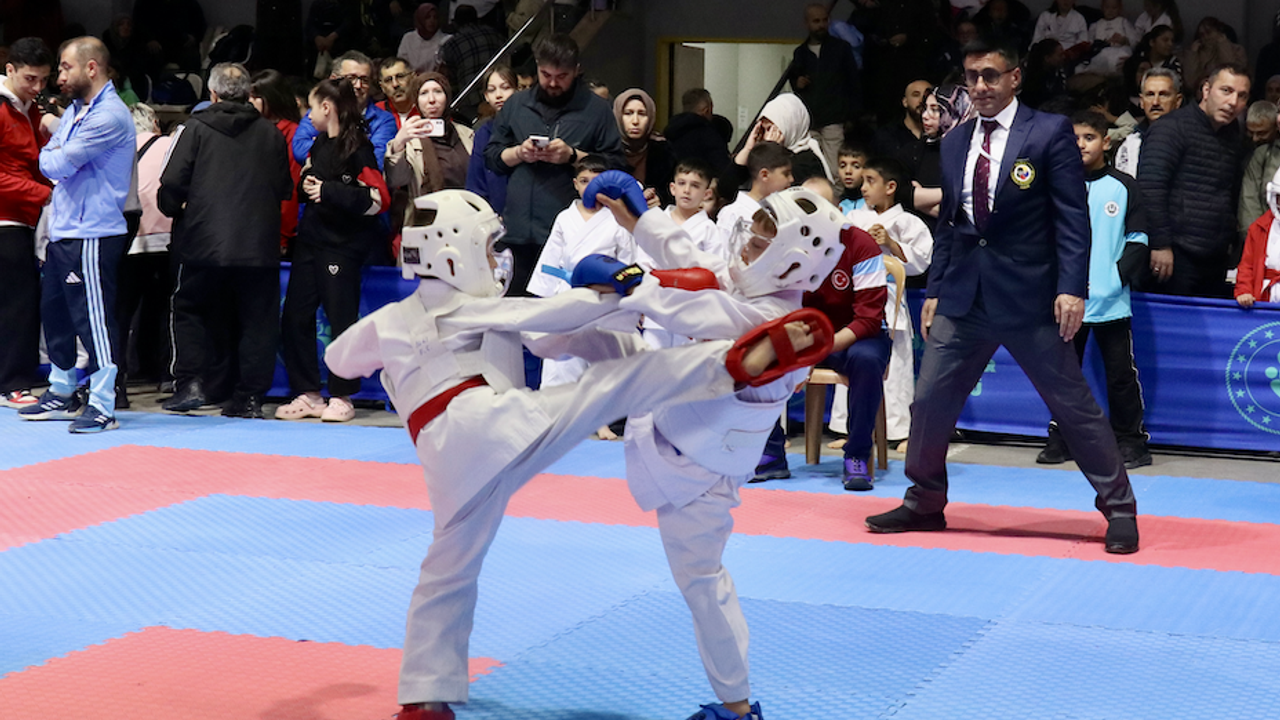 Trabzon'da 2. Şehit Eren Bülbül İller Arası Karate Şampiyonası başladı