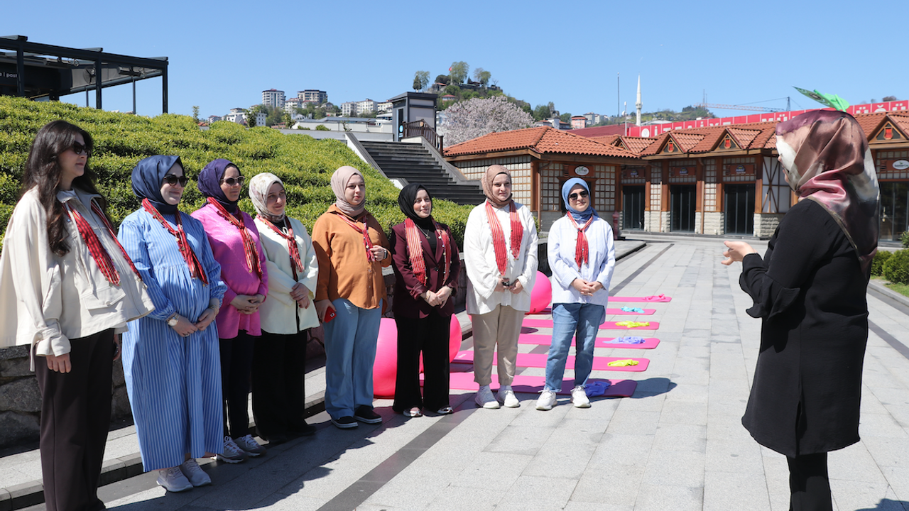 Rize’de ebeler ve gebeler Anneler Günü etkinliğinde buluştu