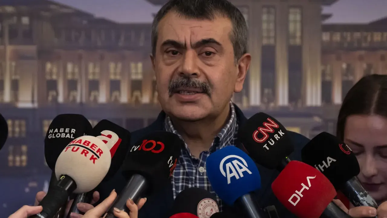 Ara tatil kalkacak mı? Bakan Tekin tartışmalara son noktayı 