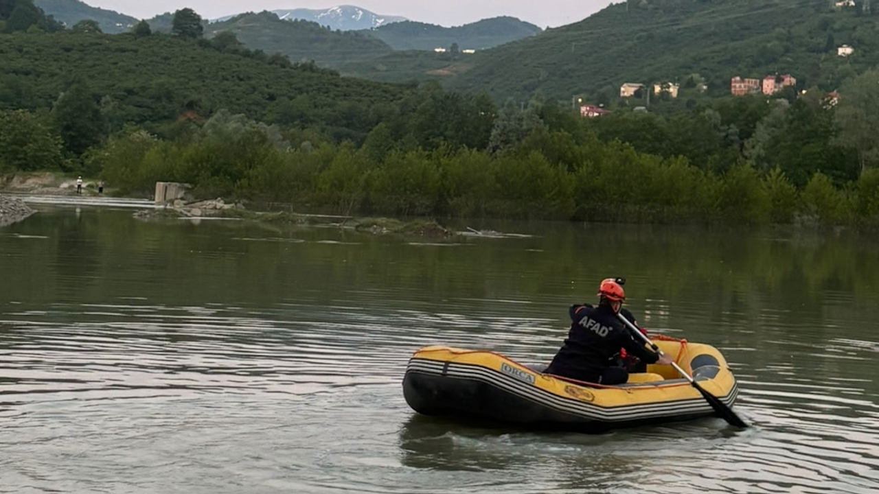 Giresun'da çayda mahsur kalan 2 kişi kurtarıldı