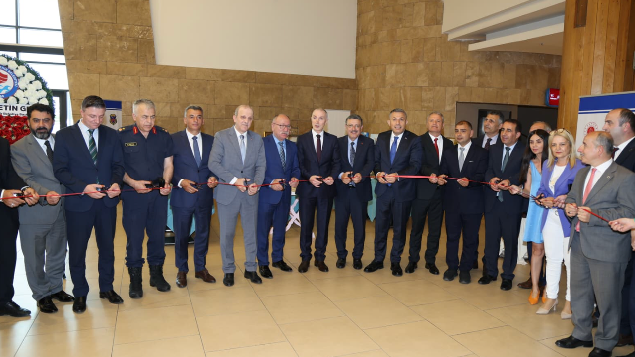Başkan Genç'ten hükümlülerin sanat sergisine deste