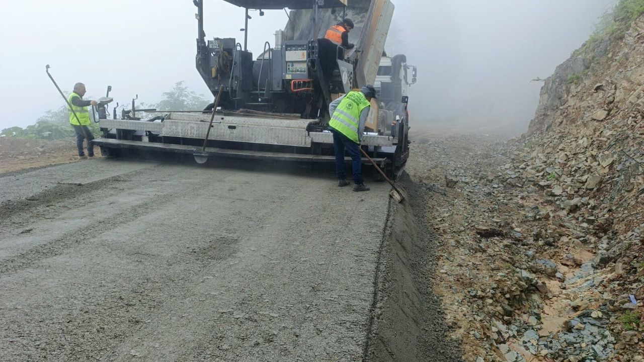 Büyükşehir’den yüksek kesimlerde yol seferberliği