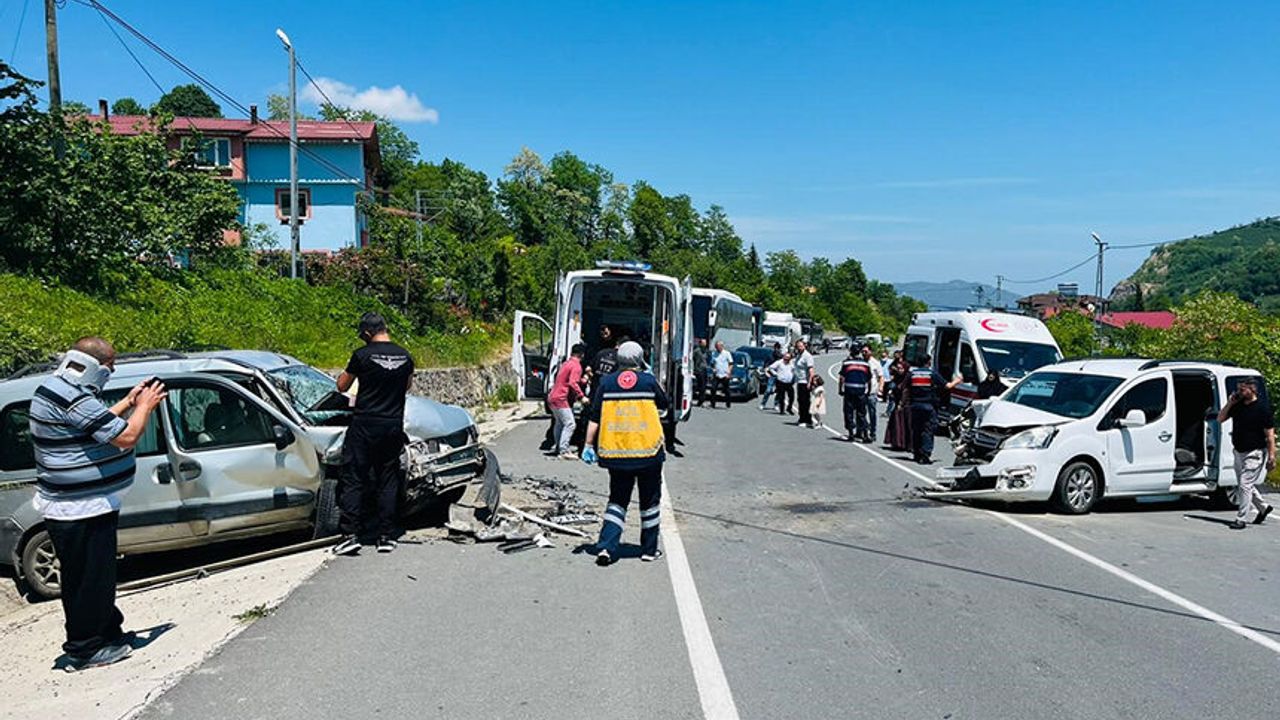 Ordu'da 3 aracın karıştığı trafik kazası: 7 yaralı