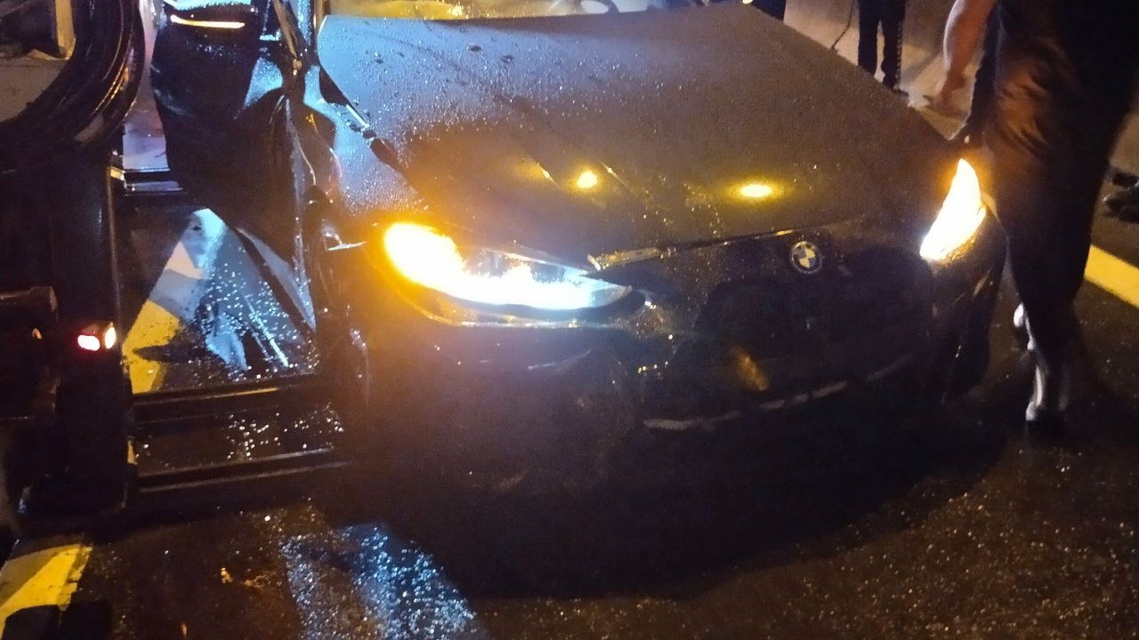 Üç aracın karıştığı zincirleme trafik kazasında 4 kişi yaralandı