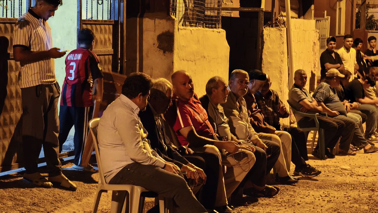 Batan gemide yolculuk yapan ağabey ve kardeşinden haber alınamıyor