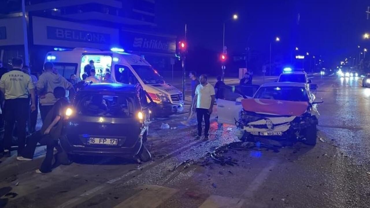İki otomobilin çarpıştığı kazada 7 kişi yaralandı - Trabzon Haber