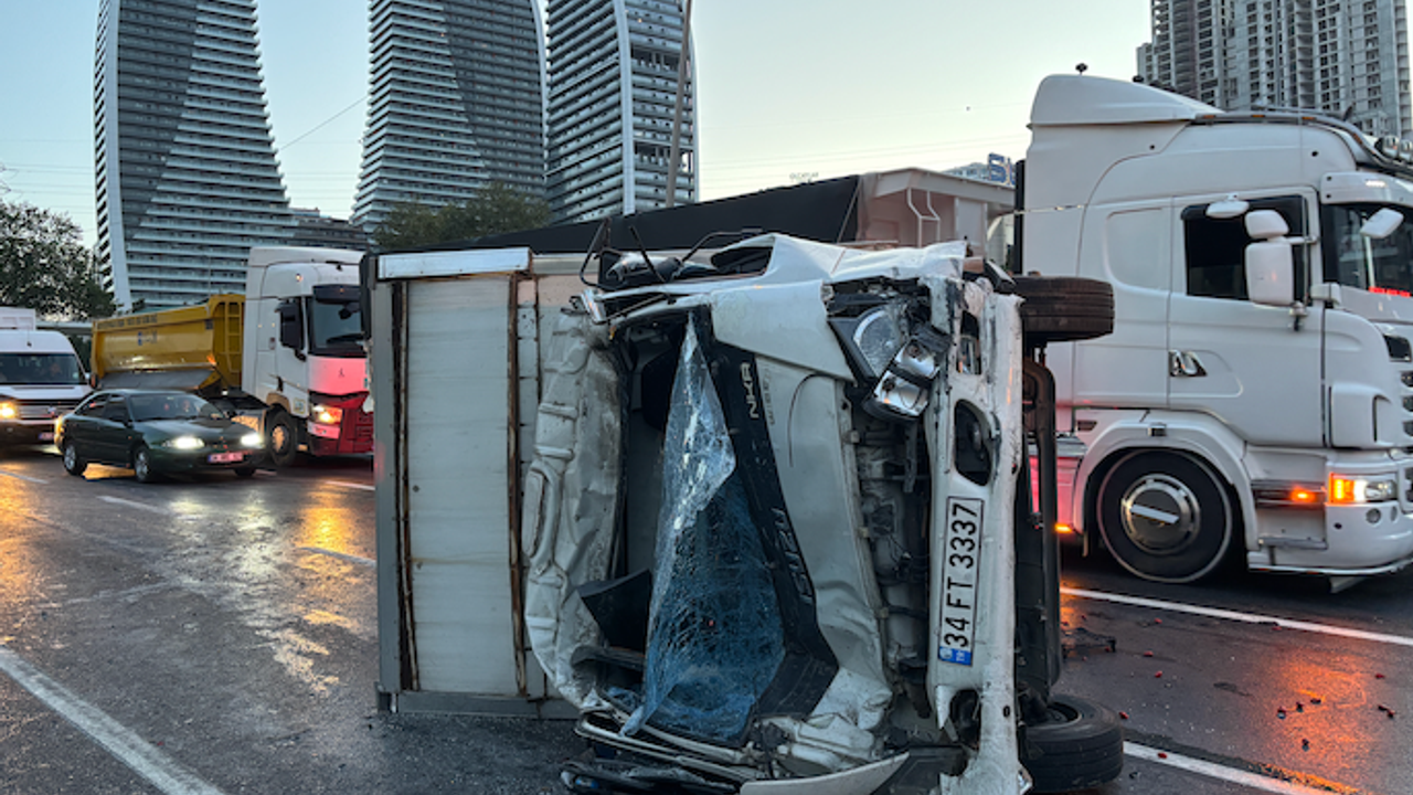 11 araç kazaya karıştı: 2' ağır 6 yaralı