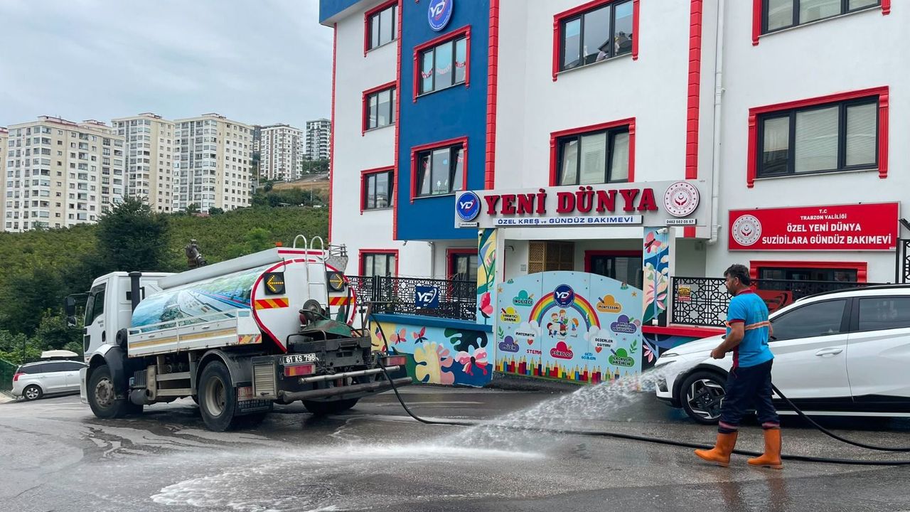 Akçaabat'ta temizlik mesaisi gece gündüz devam ediyor