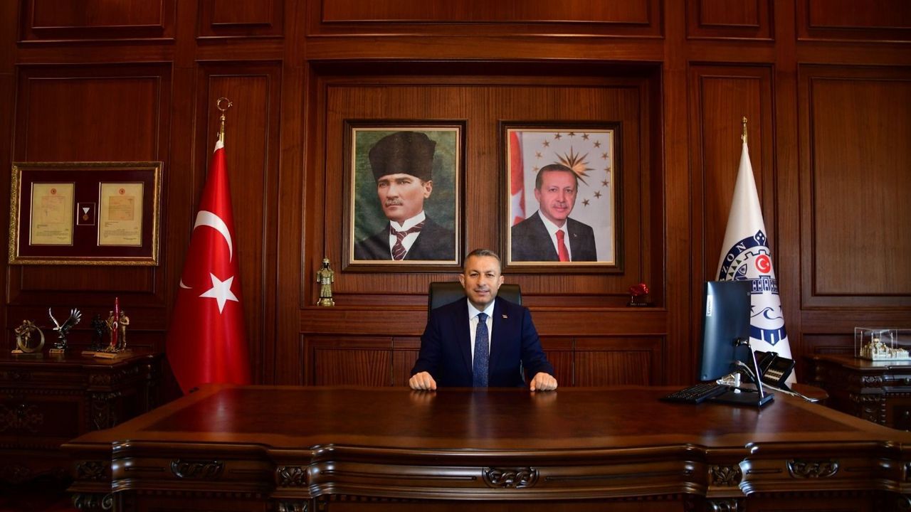 Vali Tahir Şahin’den 30 Ağustos mesajı: “Bağımsızlığımızın önünde hiçbir güç duramaz”