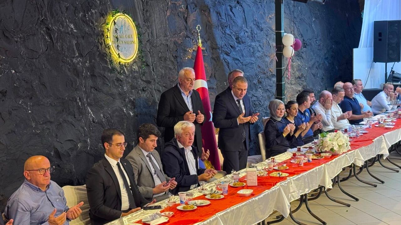 Hayrat Kaymakamlığı'ndan Erzurum Vali Yardımcılığına... Baş onuruna veda yemeği