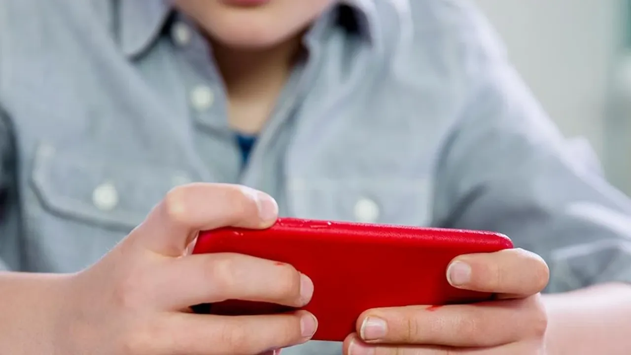 O ülkede ilkokullarda cep telefonu kullanımı yasağı uygulamaya koyuldu...