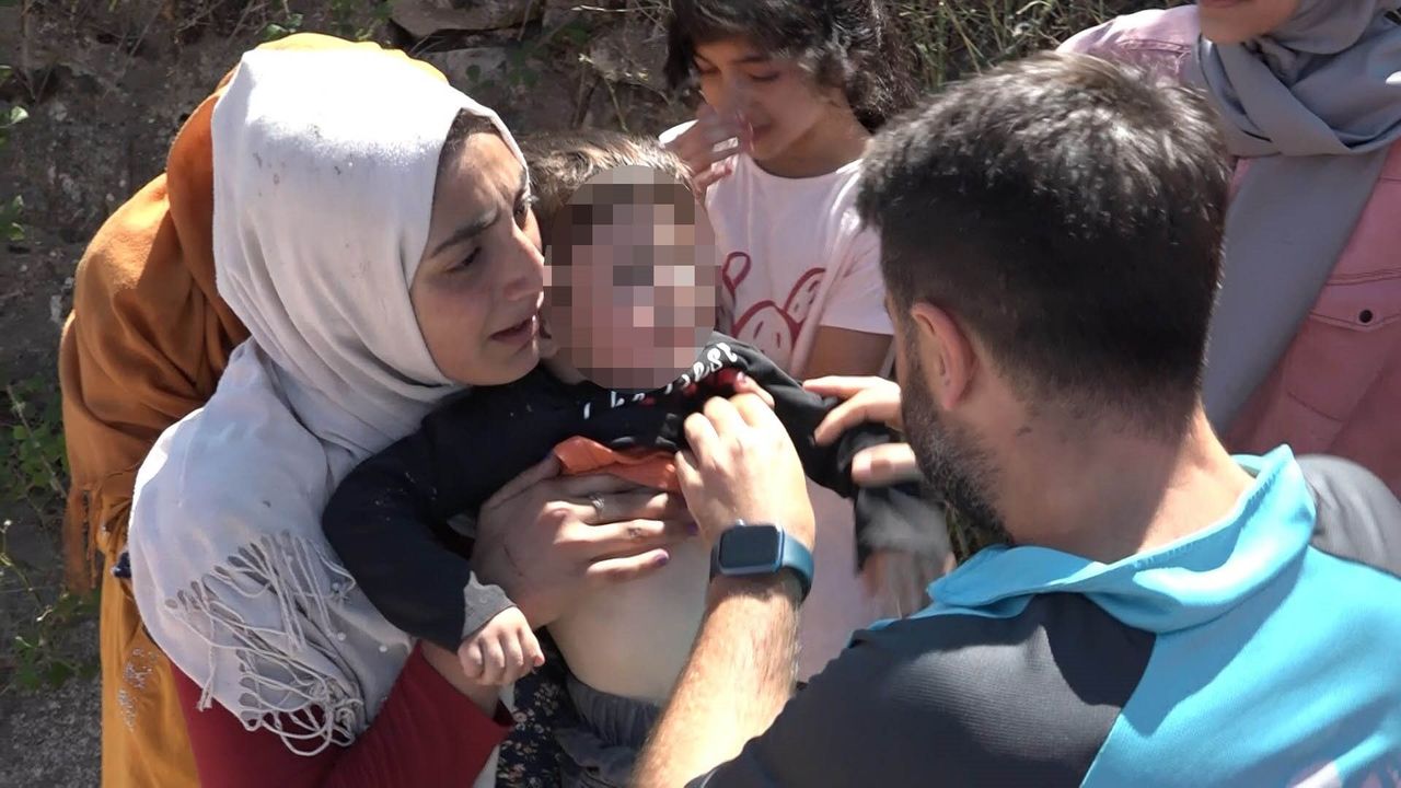 Kaybolan çocuğuna kavuşan anne sevinçten bayıldı