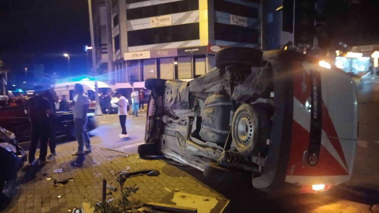 Üsküdar'da iki araç çarpıştı: 1 hafif yaralı