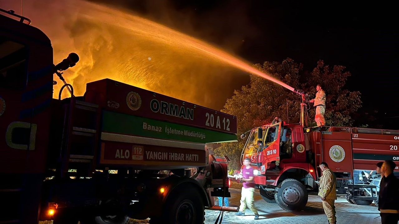 Uşak'ta dubleks evde çıkan yangın söndürüldü