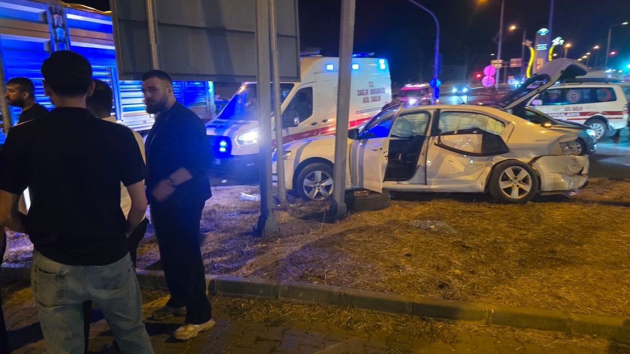 Babaeski'de minibüs ile otomobil çarpıştı, 4 yaralı