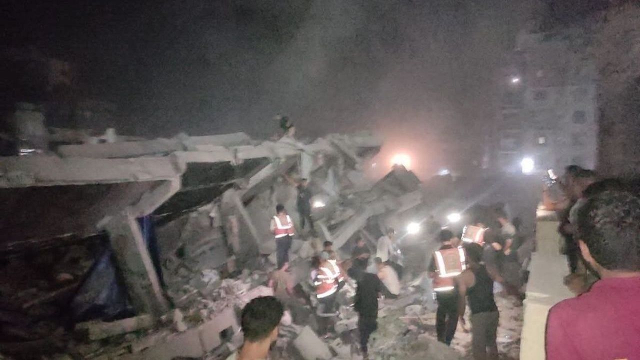Gazze’de İsrail saldırılarında daha önce hasar gören bina yıkıldı: En az 8 ölü