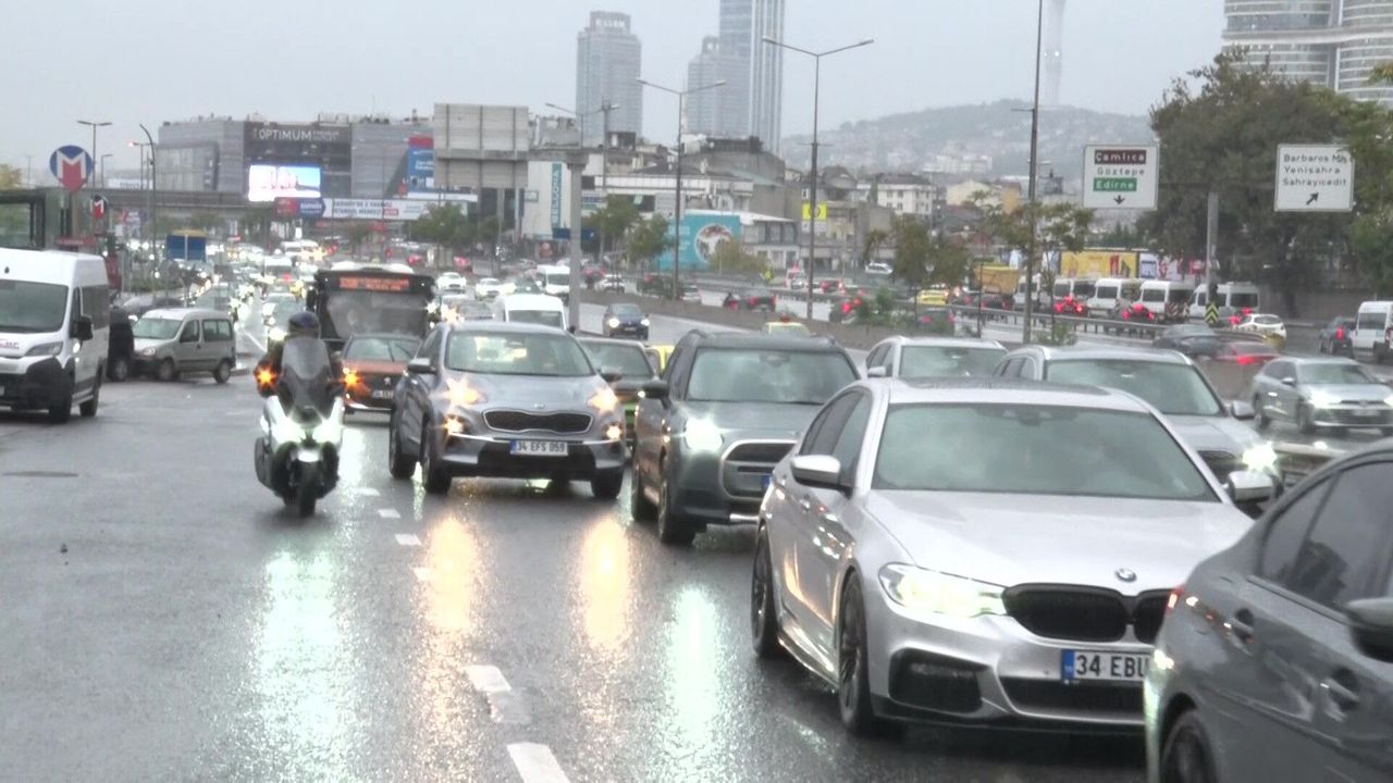 İstanbul trafiği kilitlendi: Anadolu Yakası’nda yoğunluk yüzde 83