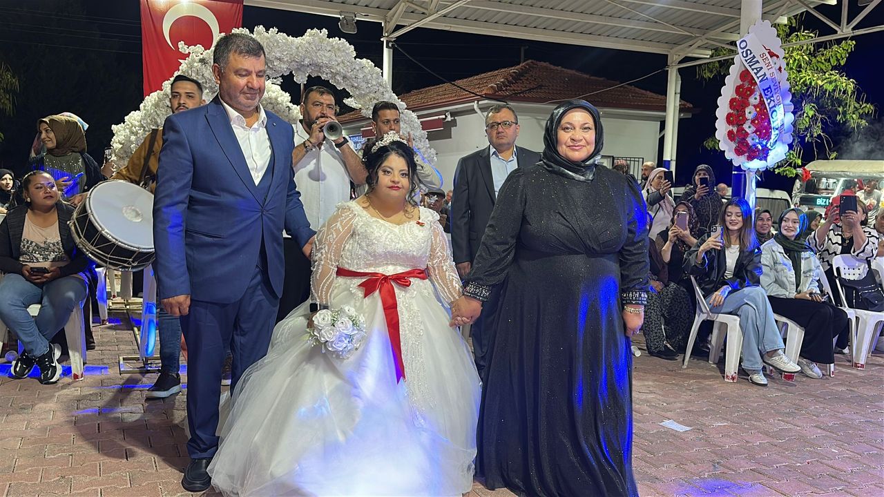 Down sendromlu genç kızın temsili düğününde duygu dolu anlar yaşandı