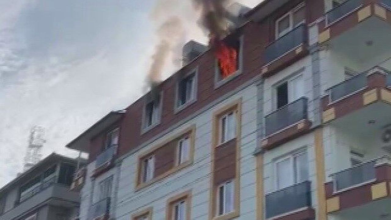 Prizden çıkan yangında 5 kişilik ailenin yaşadığı ev alevlere teslim oldu