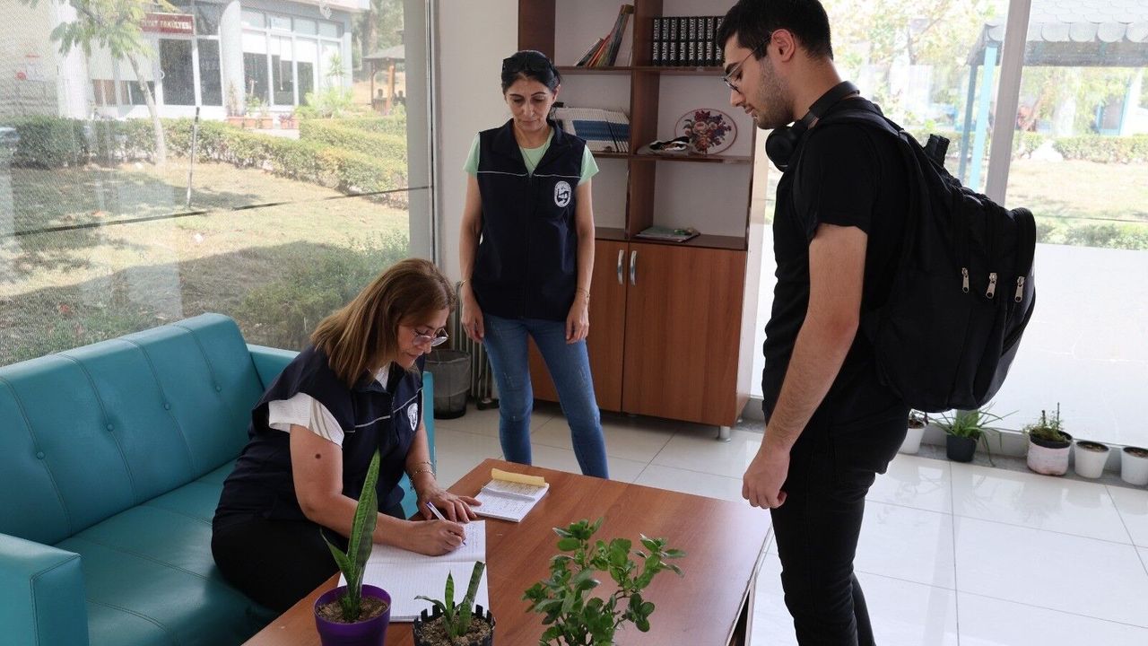 Başarılı öğrencilere burs, tablet ve mentörlük desteği