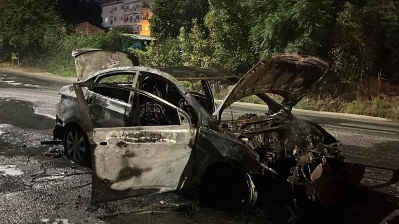 Alanya'da seyir halindeki otomobil alevlere teslim oldu