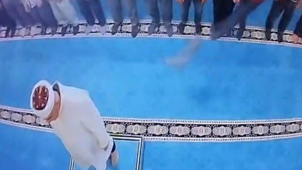 Camide kediyi tekmeleyen şahıs serbest bırakıldı