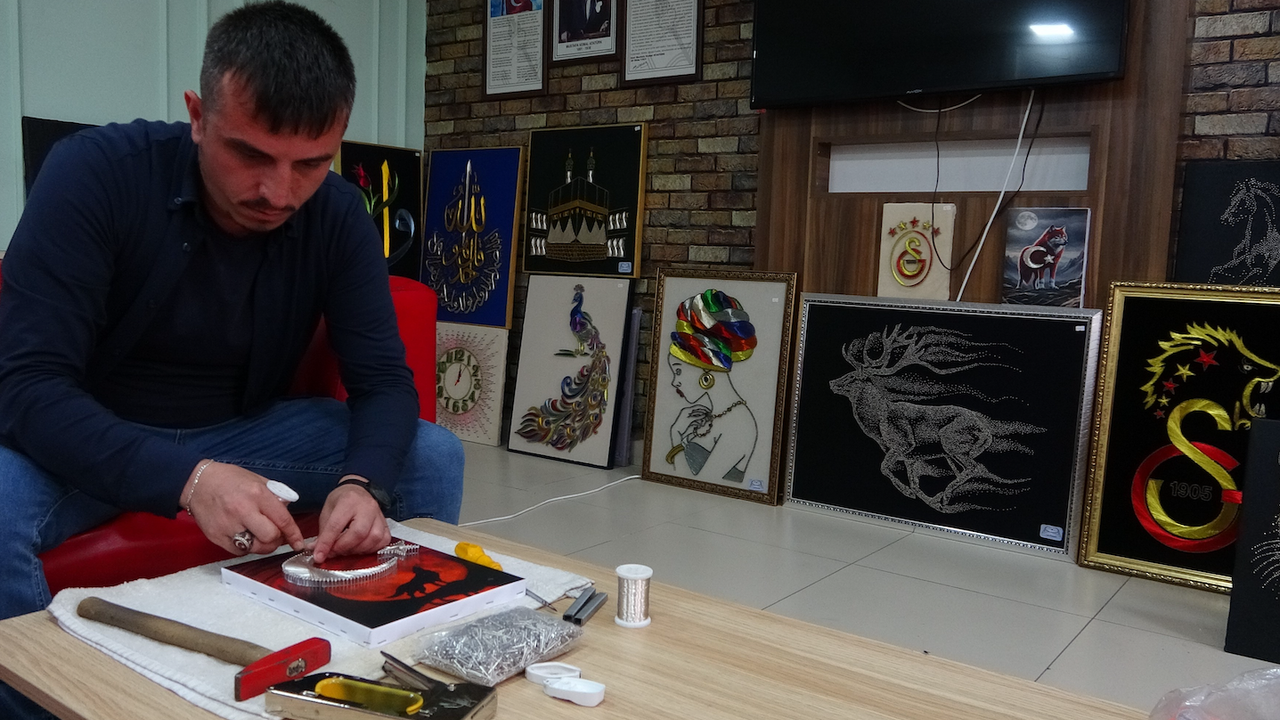 İnternette gördü, kendi kendine öğrendi, sanat eserleri yaptı