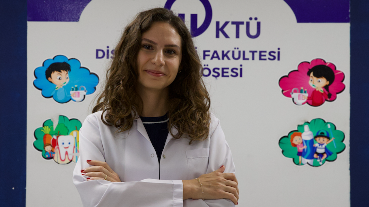 Çocukların beslenme çantasındaki bazı atıştırmalıklar diş çürüklerine yol açabiliyor