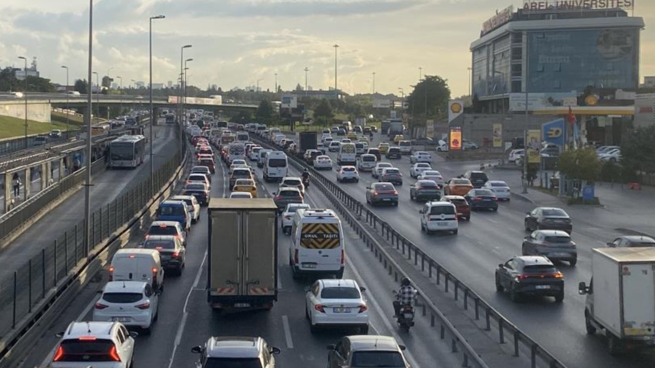 İstanbul’da trafik yoğunluğu okulların ikinci gününde arttı