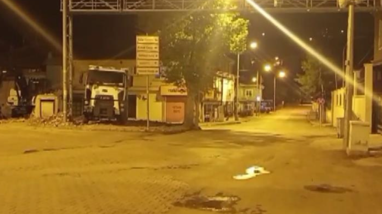 Adana'da deprem! Uyuyorduk, beşik gibi sallandık