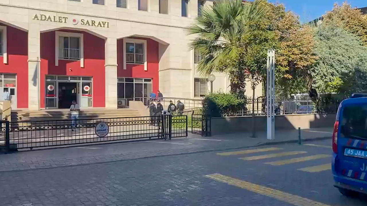 Manisa'da 11 öğrencinin yaralandığı silahlı saldırıda 10 şüpheli adliyeye sevk edildi
