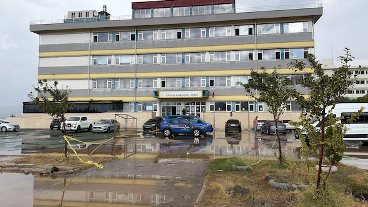Okuldan gelen silah sesleri paniğe neden oldu! O anları anlattılar