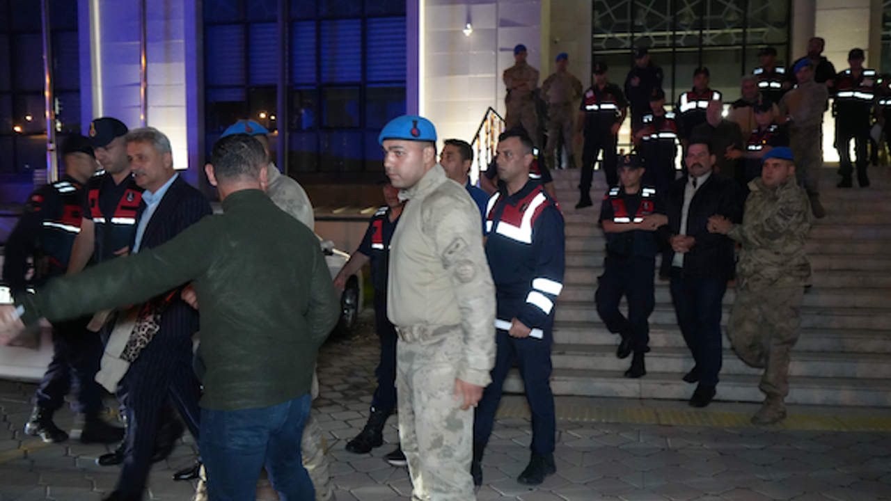 Yolsuzluk soruşturmasında mahkemeden karar çıktı: 2 eski başkan dahil 15 tutuklama
