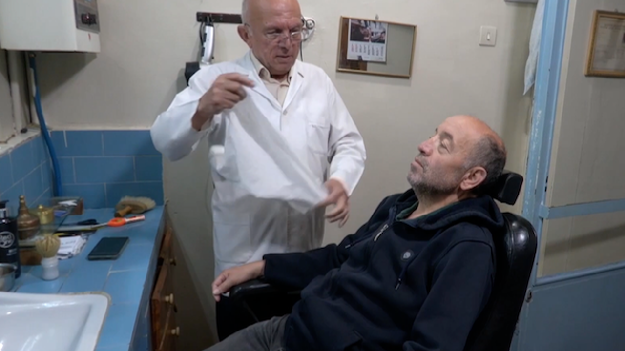 Çocuk yaşta başladığı berberlikte 63 yılı geride bıraktı