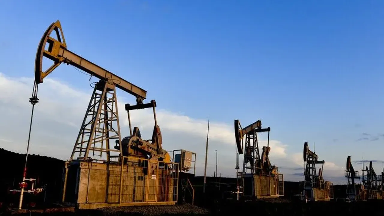 Petrol fiyatlarında şok yükseliş! Brent 100 doları geçti