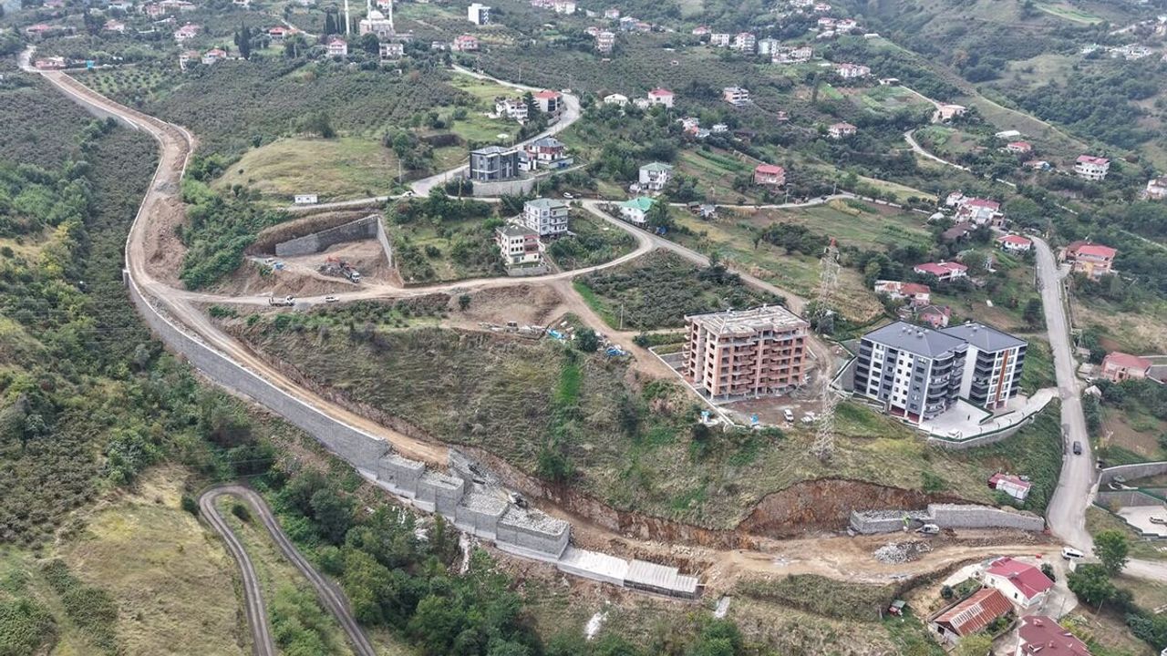 Yıldızlı TOKİ–AFAD yolunda çalışmalar devam ediyor Başkan Ekim: “Akçaabat’ımız için takip ediyor, sonuç alıyoruz”